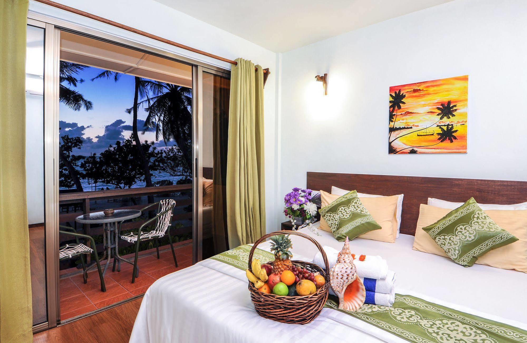 Salt Beach Hotel Maafushi Eksteriør billede